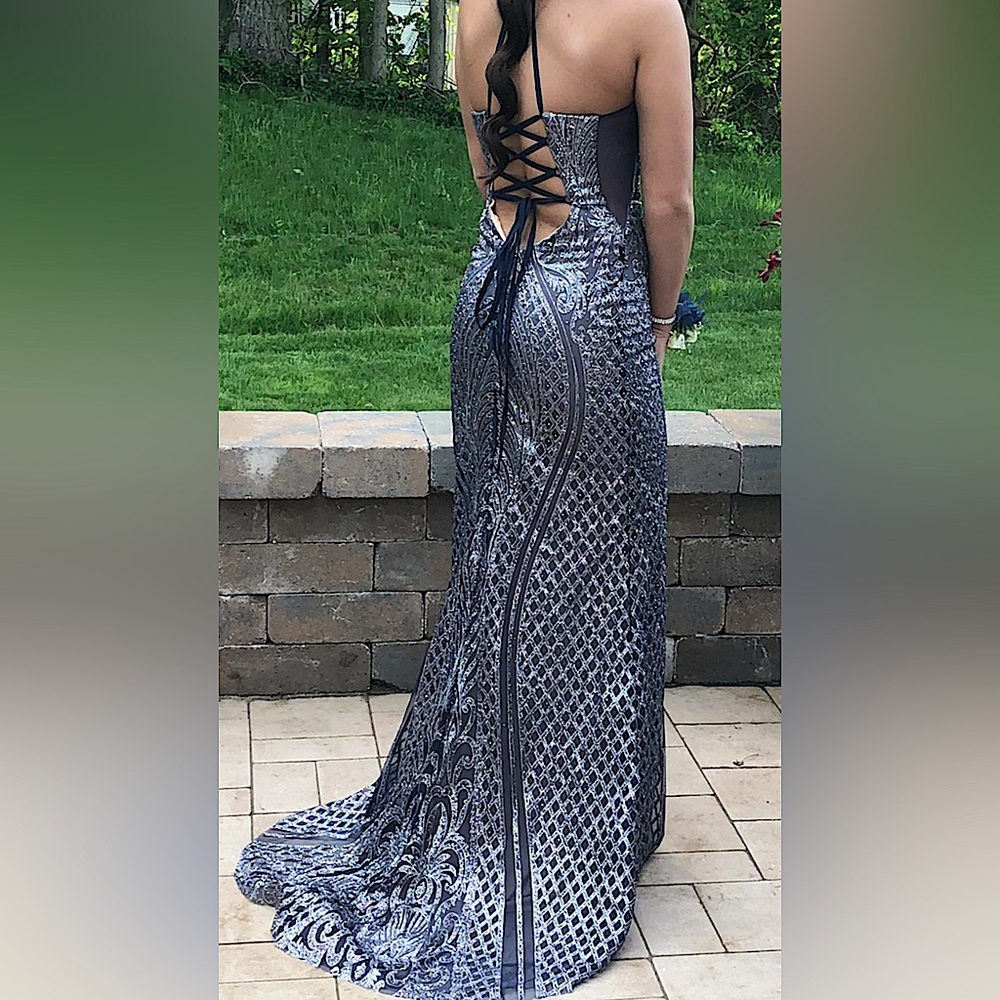 Stunning blue prom dress!